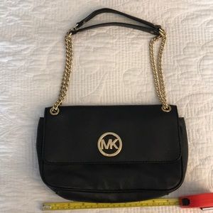 Michael Kors shoulder bag. Black with gold chain.